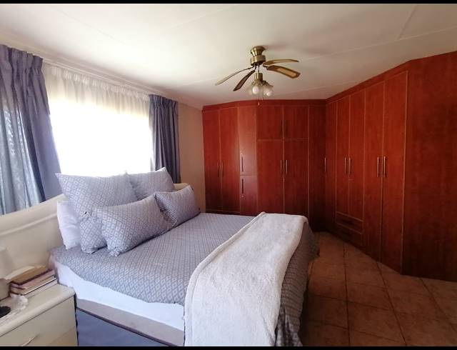 3 BEDROOM FREESTANDING SOLD IN KANANA